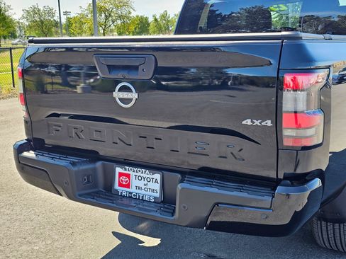 Used 2025 Nissan Frontier SV AWD/4WD image 43