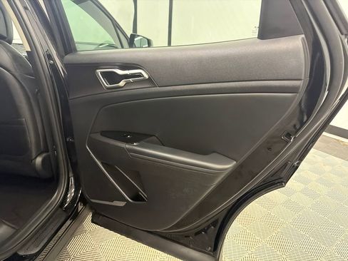Used 2025 Kia Sportage EX image 16