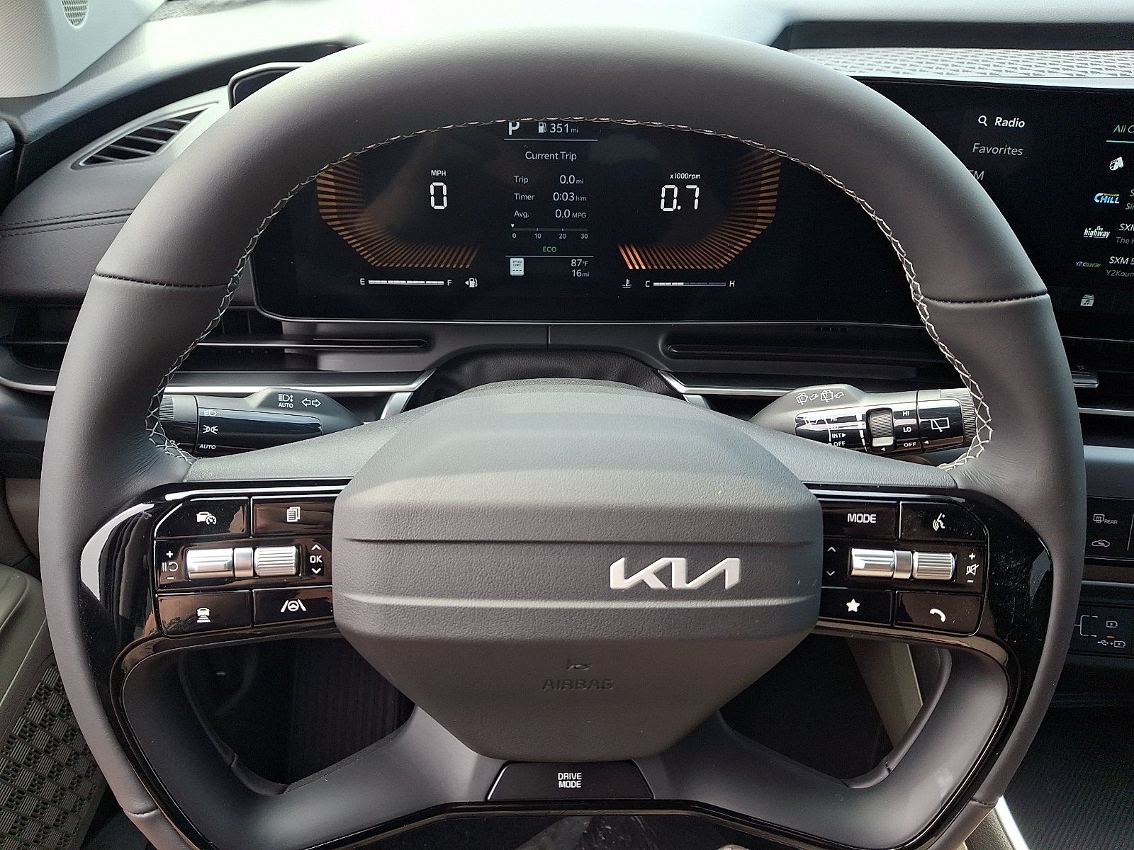 New 2027 Kia Carnival LX FWD image 15