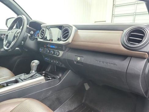 Used 2019 Toyota Tacoma Limited image 40