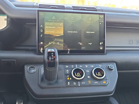 Certified 2024 Land Rover Defender 110 V8 image 19