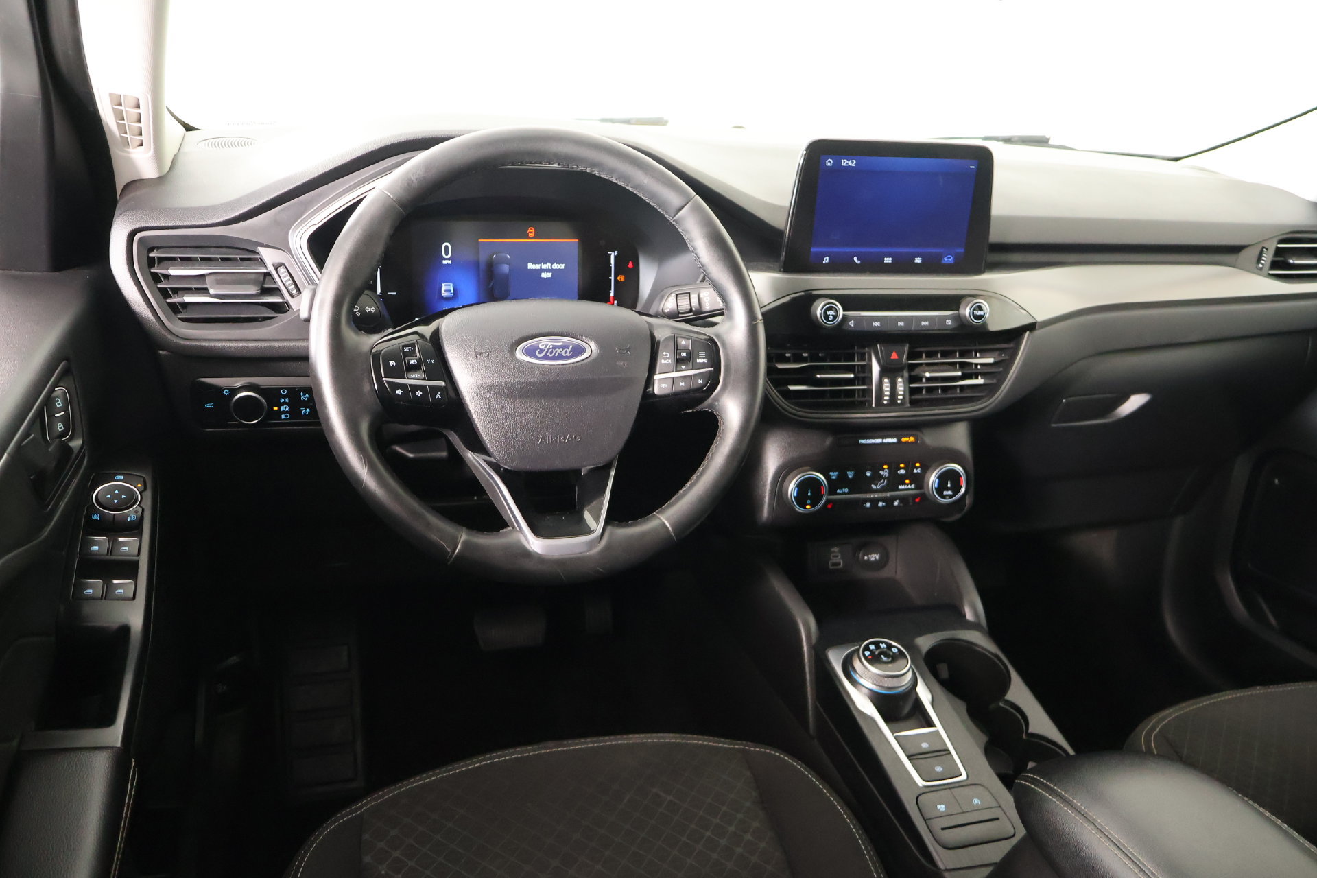 Used 2025 Ford Escape Active w/ Cold Weather Package FWD image 2