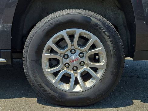 Used 2018 GMC Yukon XL SLT w/ Open Road Package AWD/4WD image 9