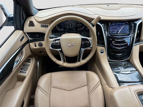 Used 2020 Cadillac Escalade ESV Platinum AWD/4WD image 24