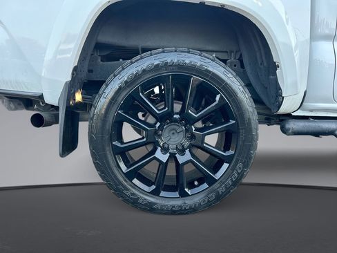 Used 2020 Toyota Tacoma SR5 RWD image 31