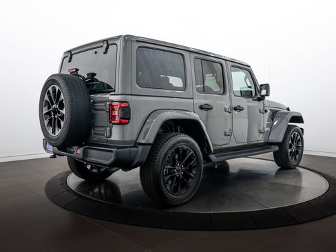 Used 2021 Jeep Wrangler Unlimited Sahara w/ Cold Weather Group AWD/4WD image 4