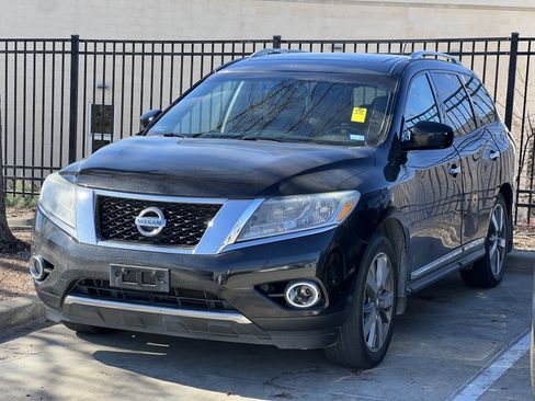 Used 2016 Nissan Pathfinder Platinum w/ Family Entertainment Package image 26