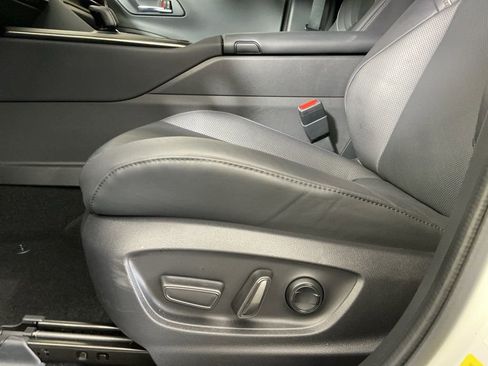 Used 2023 Toyota Crown Platinum image 24