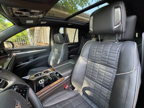 Used 2025 Cadillac Escalade Sport Platinum w/ LPO, ONYX Package AWD/4WD image 11