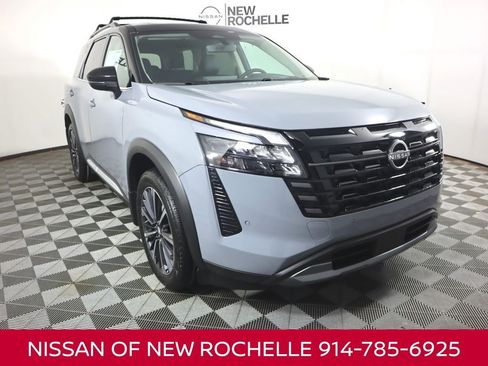 New 2026 Nissan Pathfinder Platinum image 1