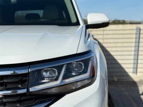 Used 2023 Volkswagen Atlas SE image 3