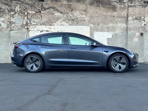 Used 2022 Tesla Model 3 Long Range AWD/4WD image 4
