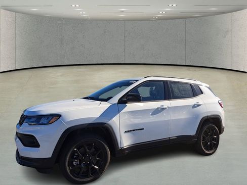 New 2026 Jeep Compass Latitude image 8
