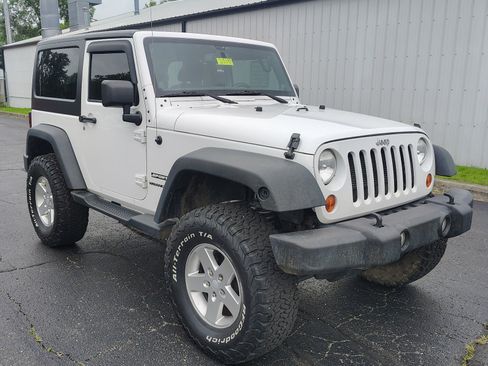 Used 2013 Jeep Wrangler Sport AWD/4WD image 3