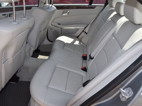 Used 2014 Mercedes-Benz E 350 4MATIC Sedan image 11
