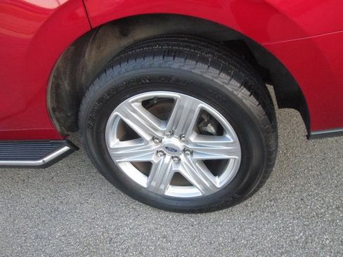 Used 2021 Ford Expedition XLT image 9