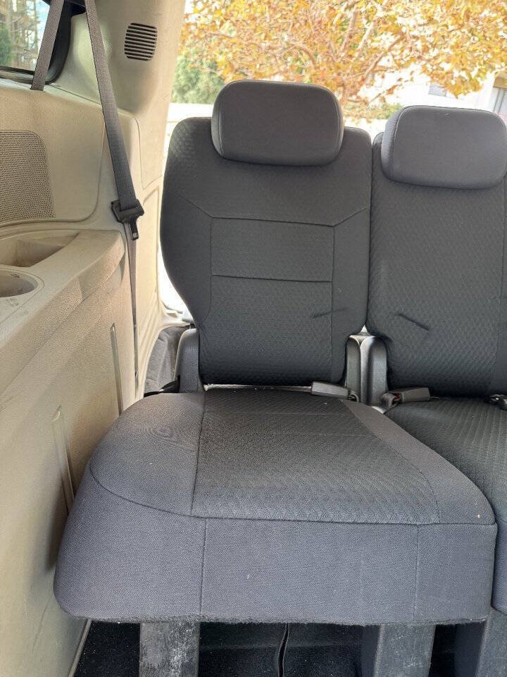 Used 2010 Dodge Grand Caravan SE w/ Climate Group FWD image 19