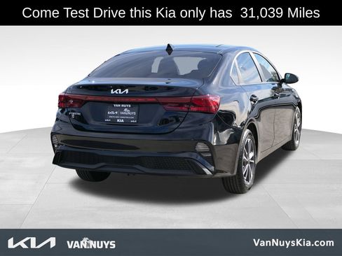 Used 2023 Kia Forte LXS w/ LXS Technology Package image 3