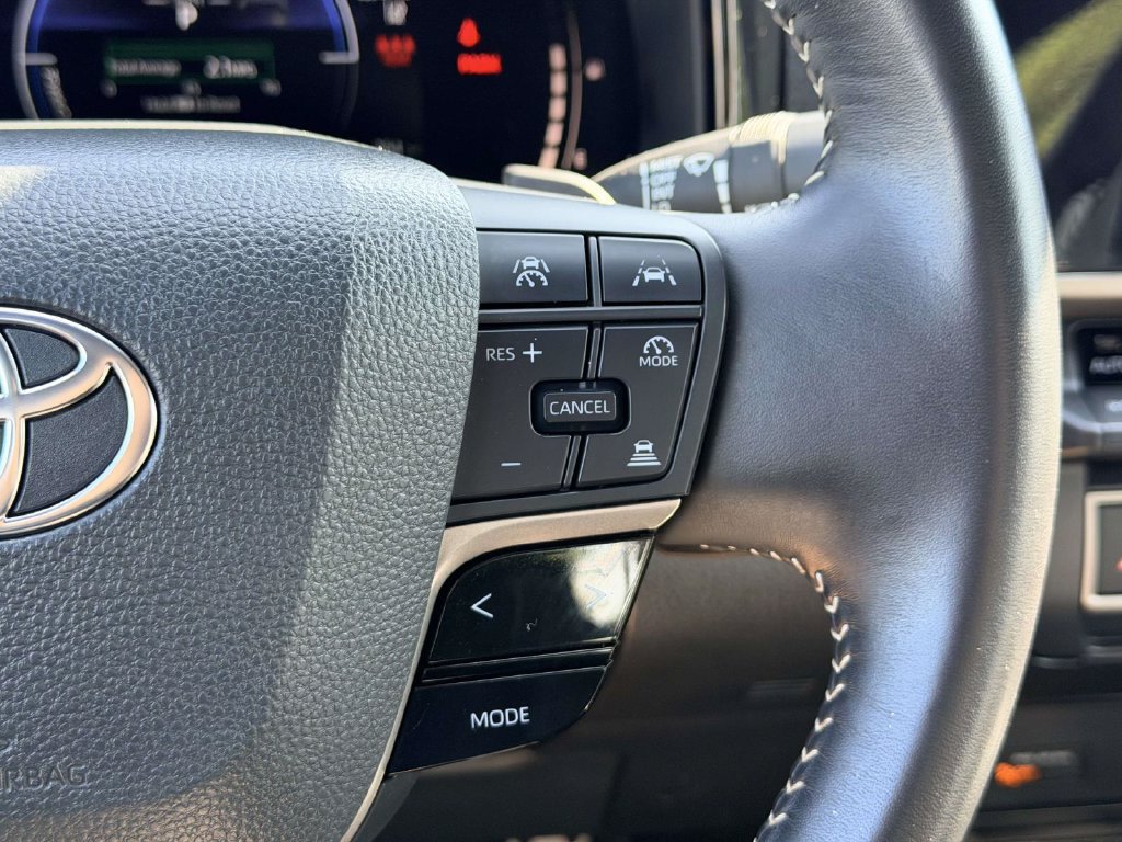 Certified 2025 Toyota Camry SE FWD image 7