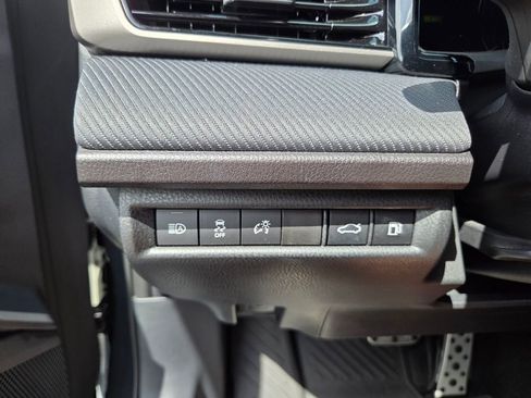 Used 2025 Toyota Camry SE FWD image 25