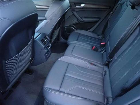 Used 2025 Audi Q5 e Premium Plus w/ Premium Plus Package image 10