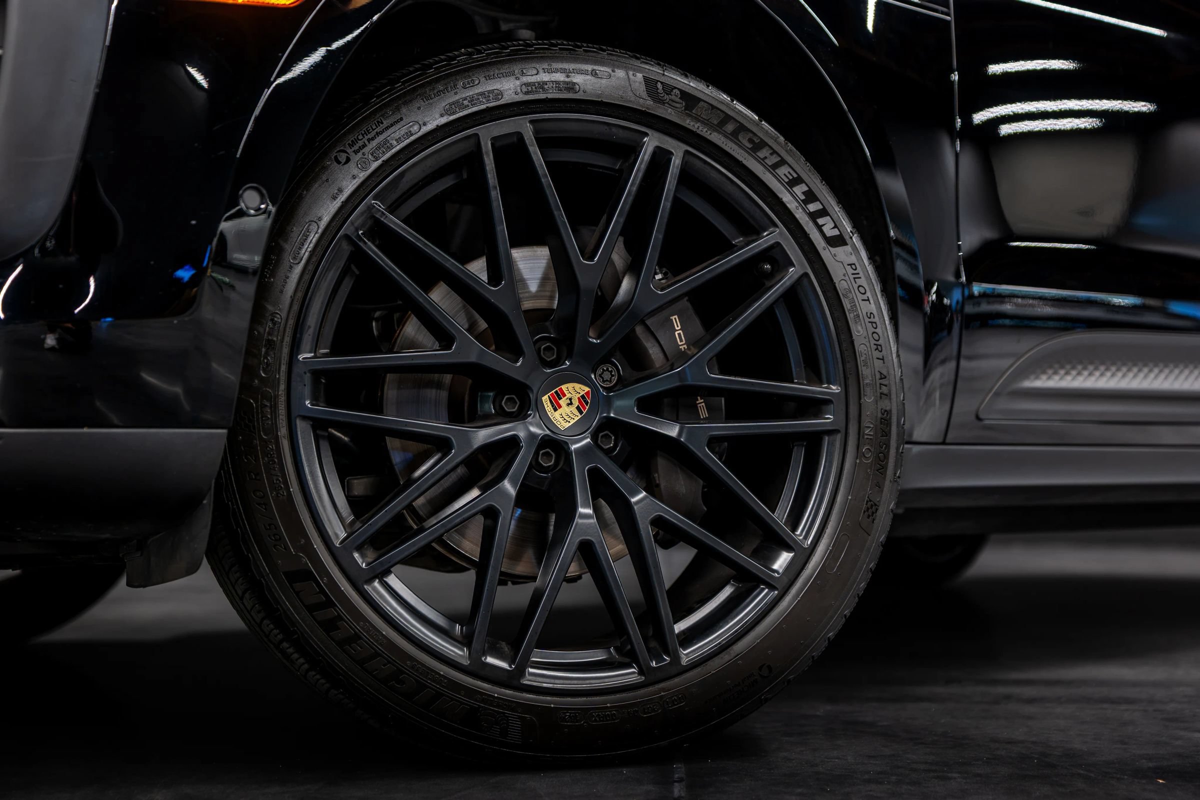 Used 2024 Porsche Macan AWD/4WD image 13