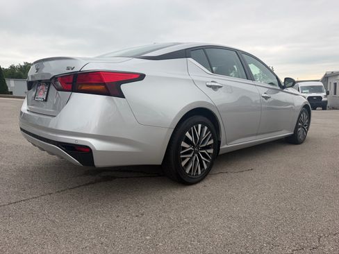 Used 2024 Nissan Altima 2.5 SV FWD image 18