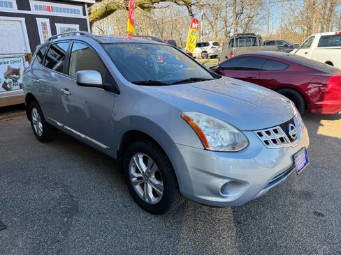 Used 2013 Nissan Rogue SV image 3