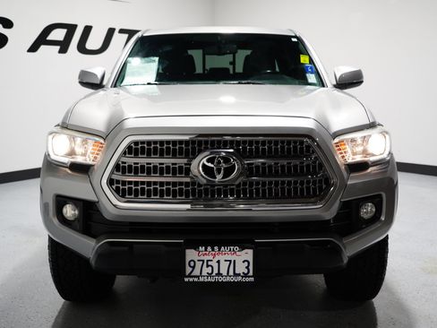 Used 2016 Toyota Tacoma TRD Off-Road image 2