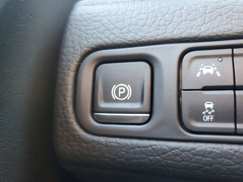 Used 2024 GMC Yukon XL Denali image 30