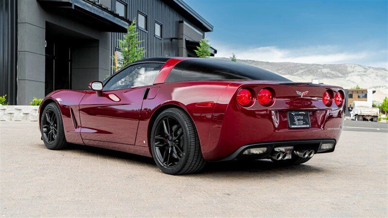 Used 2007 Chevrolet Corvette Coupe w/ Preferred Equipment Group RWD image 2