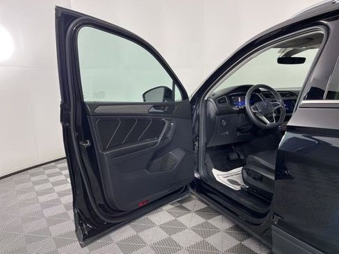 Used 2023 Volkswagen Tiguan SE image 14