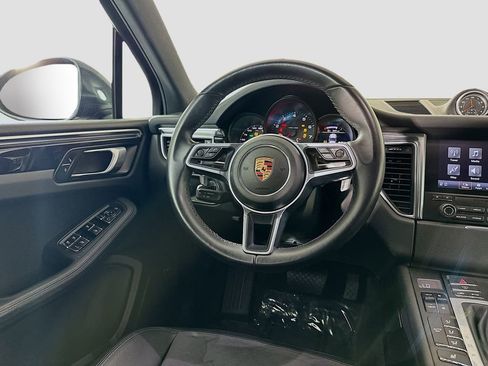 Used 2018 Porsche Macan image 24