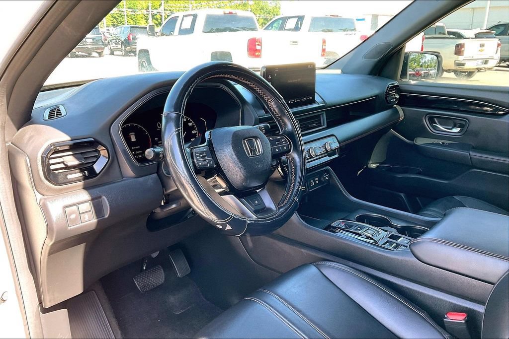 Used 2025 Honda Pilot TrailSport image 24
