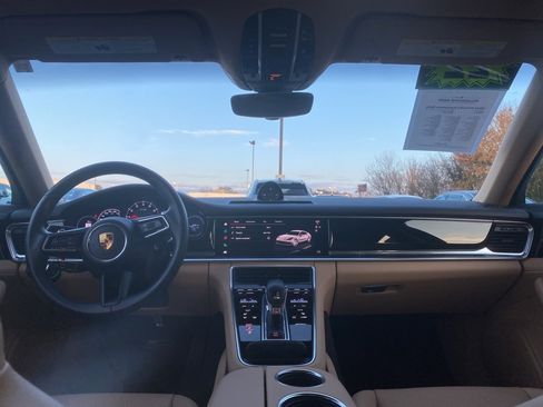 Used 2022 Porsche Panamera image 15