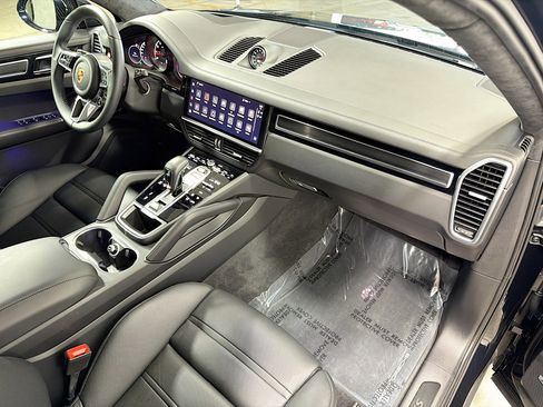 Used 2023 Porsche Cayenne GTS image 15