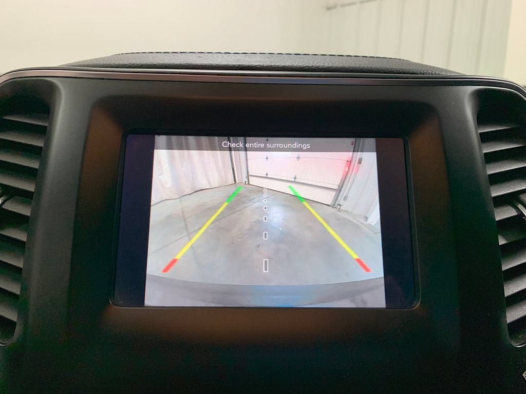 Used 2019 Jeep Cherokee Latitude Plus AWD/4WD image 28