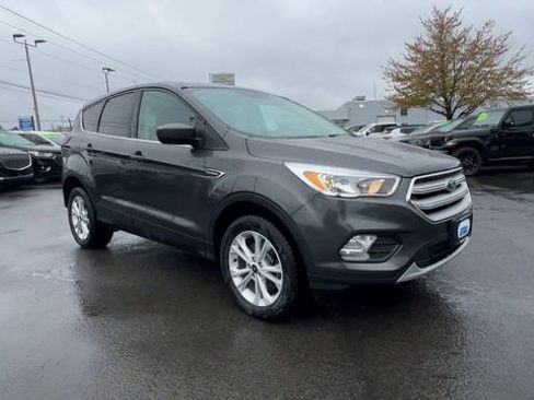 Used 2019 Ford Escape SE AWD/4WD image 2