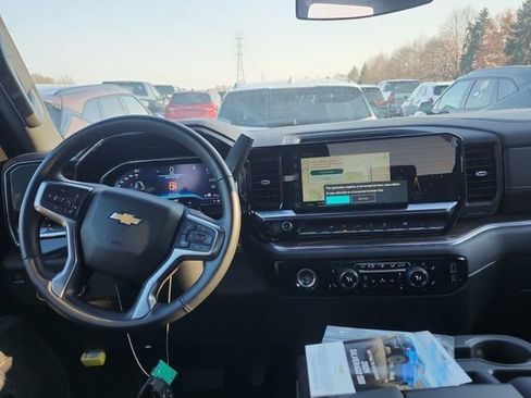 Used 2024 Chevrolet Silverado 1500 LT AWD/4WD image 8