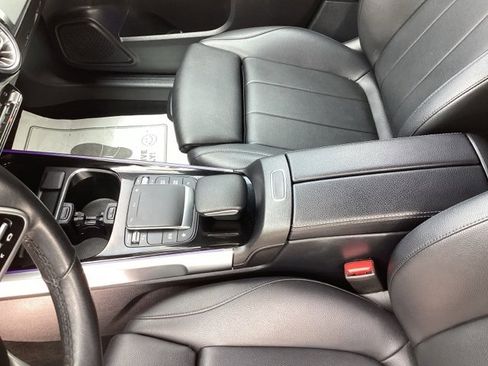 Used 2021 Mercedes-Benz GLB 250 4MATIC image 37