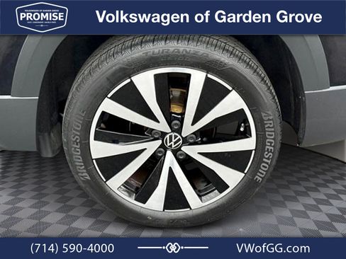 Used 2024 Volkswagen Taos SE FWD image 8