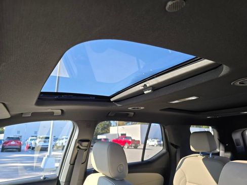 Used 2023 Chevrolet Traverse LT w/ LT Premium Package image 21