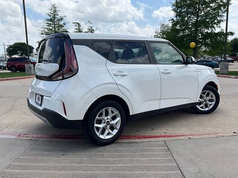 Used 2025 Kia Soul LX w/ LX Technology Package image 6