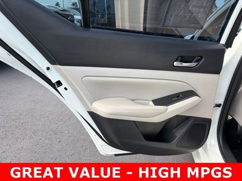 Used 2022 Nissan Altima 2.5 SV FWD image 13