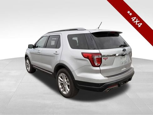 Used 2018 Ford Explorer XLT w/ Equipment Group 202A AWD/4WD image 3