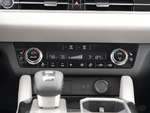 New 2026 Mitsubishi Outlander SEL image 23