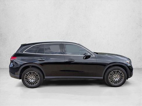 Certified 2025 Mercedes-Benz GLC 300 4MATIC image 4