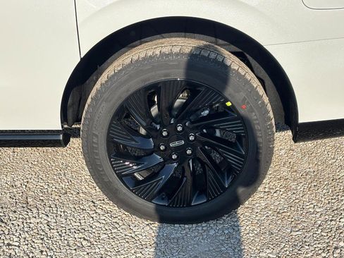 New 2026 Lincoln Navigator L Reserve w/ Jet Appearance Package image 9