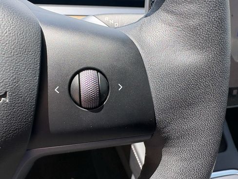 Used 2022 Tesla Model Y Long Range AWD/4WD image 15