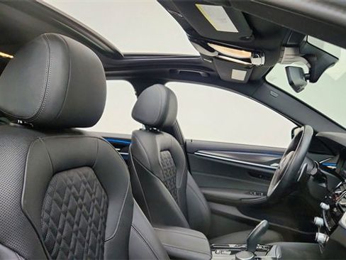 Used 2023 BMW 530e 530e iPerformance w/ M Sport Package image 21